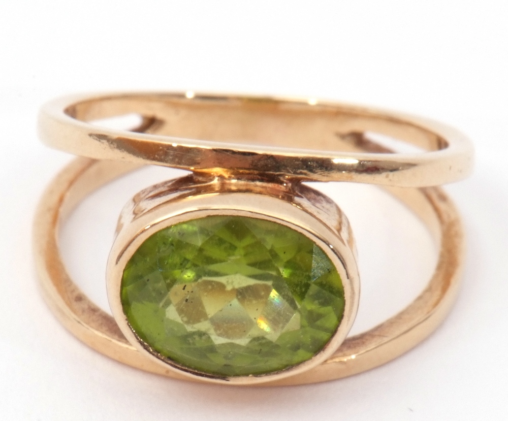 9ct gold peridot ring, the oval faceted peridot bezel set between split plain polished shoulders, - Image 8 of 8