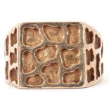 9ct gold large stylised and textured gent's ring, size X, 12.2gms