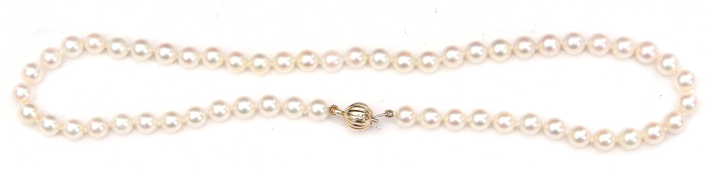 Cultured pearl necklace, a single row of uniform beads, 6mm diam, to a 375 stamped ball clasp, - Image 4 of 4