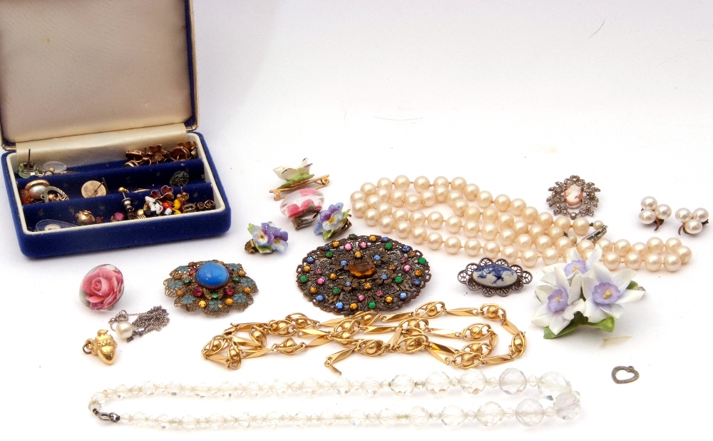 Mixed Lot: costume jewellery to include a gold plated necklace, porcelain floral brooch, simulated - Image 2 of 2