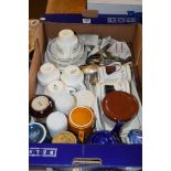 BOX OF VARIOUS CHINA WARES INCLUDING WEDGWOOD ITEMS AND QUANTITY OF FLATWARES