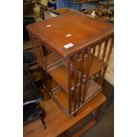 EARLY 20TH CENTURY OAK REVOLVING BOOKCASE, 39CM WIDE