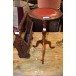 OAK MAGAZINE RACK AND A MAHOGANY CIRCULAR PEDESTAL WINE TABLE, 48CM WIDE AND 30CM DIAM RESPECTIVELY