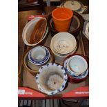 BOX OF CERAMIC ITEMS INCLUDING TUREENS AND COVER