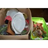 BOX CONTAINING CHINA PLATES AND GLASS WARES
