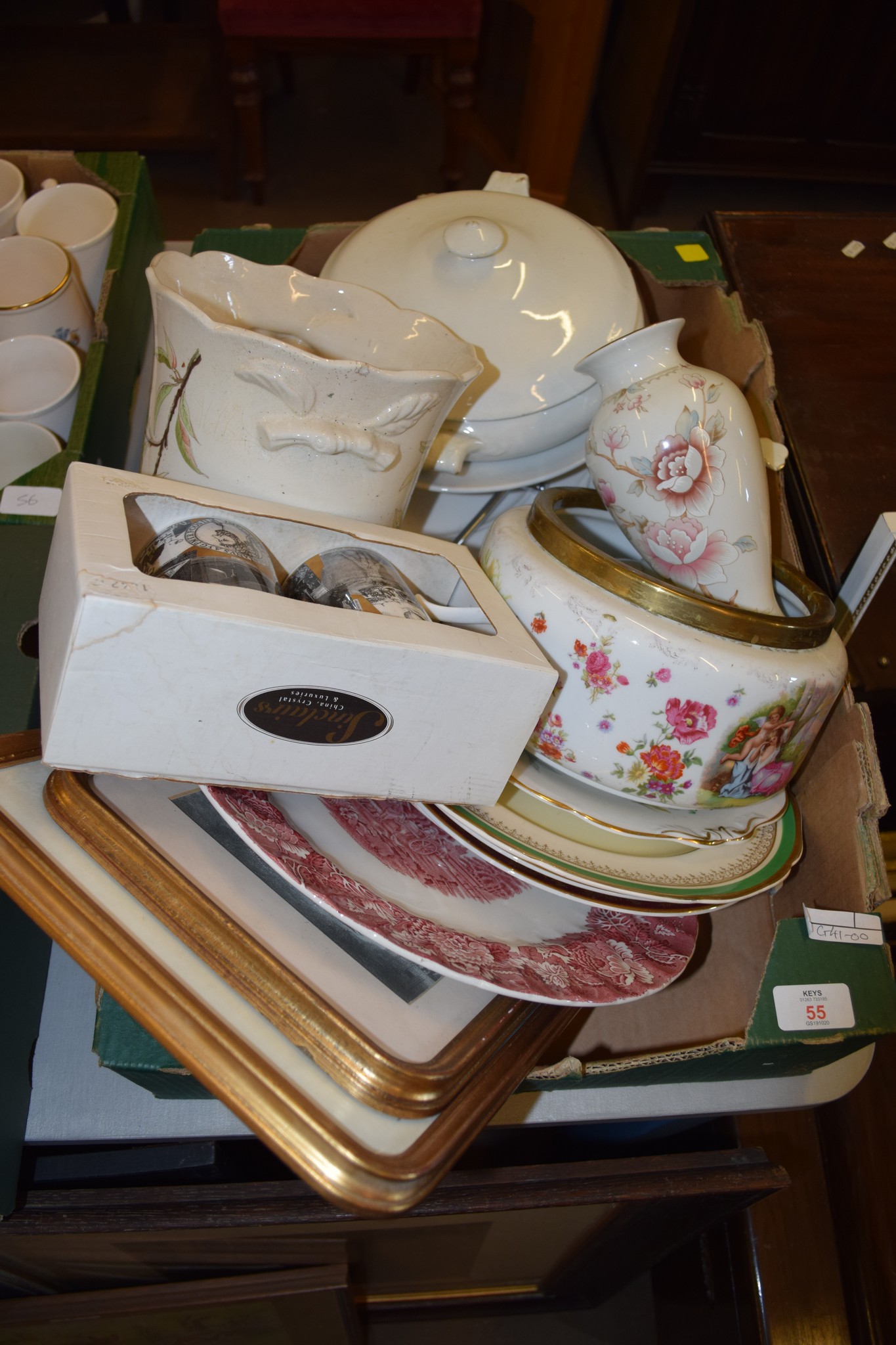 BOX CONTAINING CERAMIC ITEMS INCLUDING VASES, FRUIT BOWLS