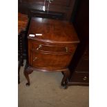 REPRODUCTION MAHOGANY BEDSIDE CABINET, 41CM WIDE