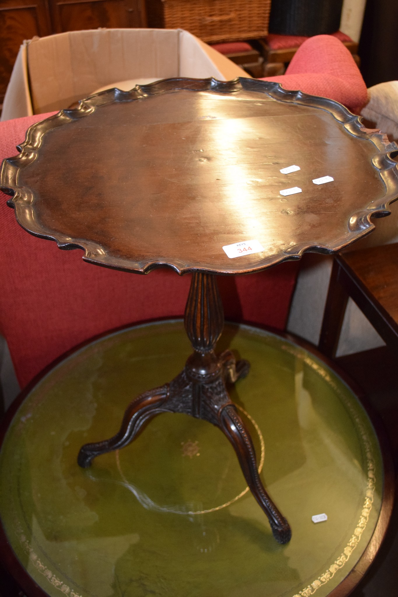 19TH CENTURY MAHOGANY PEDESTAL TABLE WITH PIE-CRUST EDGE (A/F), 47CM DIAM