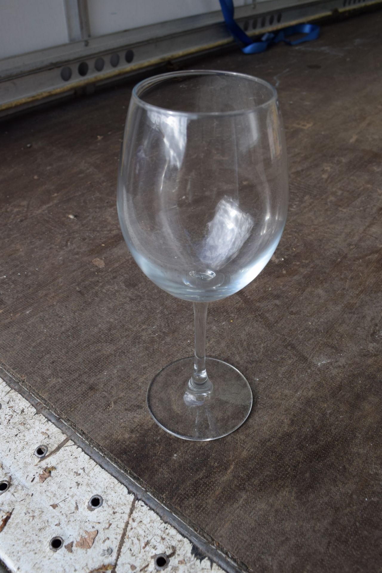 Box: 20 large Wine Glasses. - Image 2 of 2