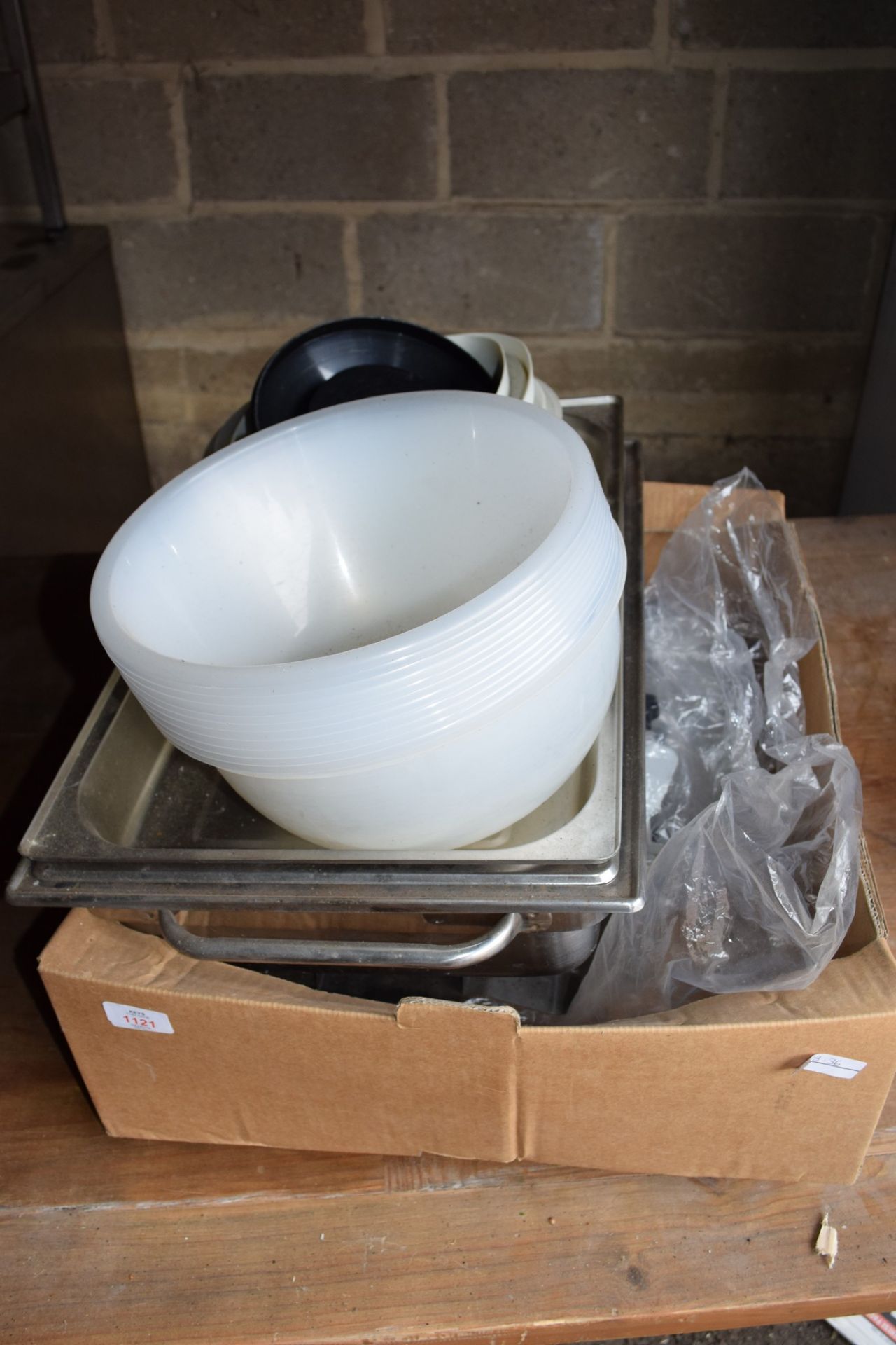 Qty various Kitchne Sundries, incl qty plastic Mixing Bowls, stainless steel rectangular Chafing - Image 2 of 2