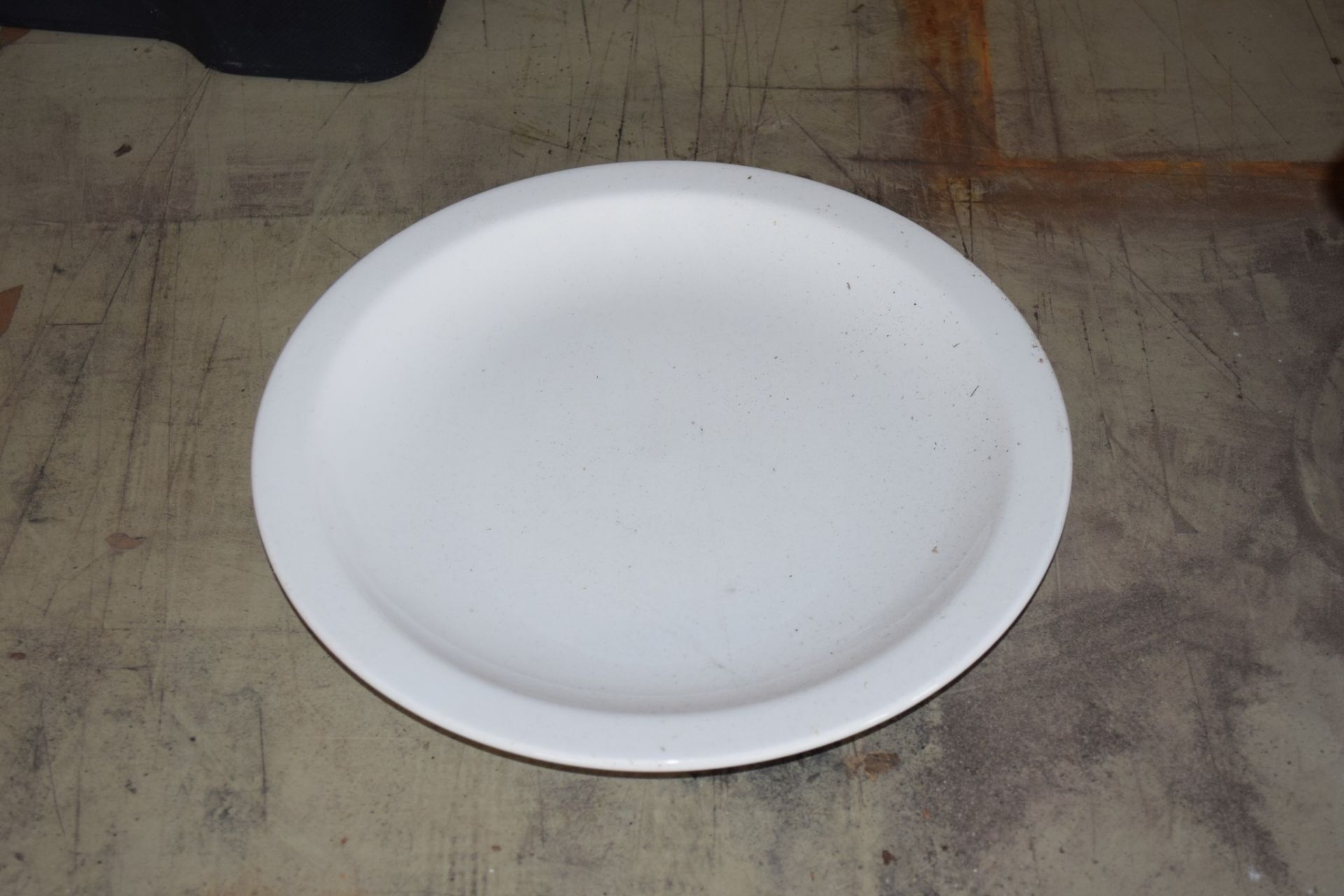 Crate: approx 18 Dinner Plates. - Image 2 of 2