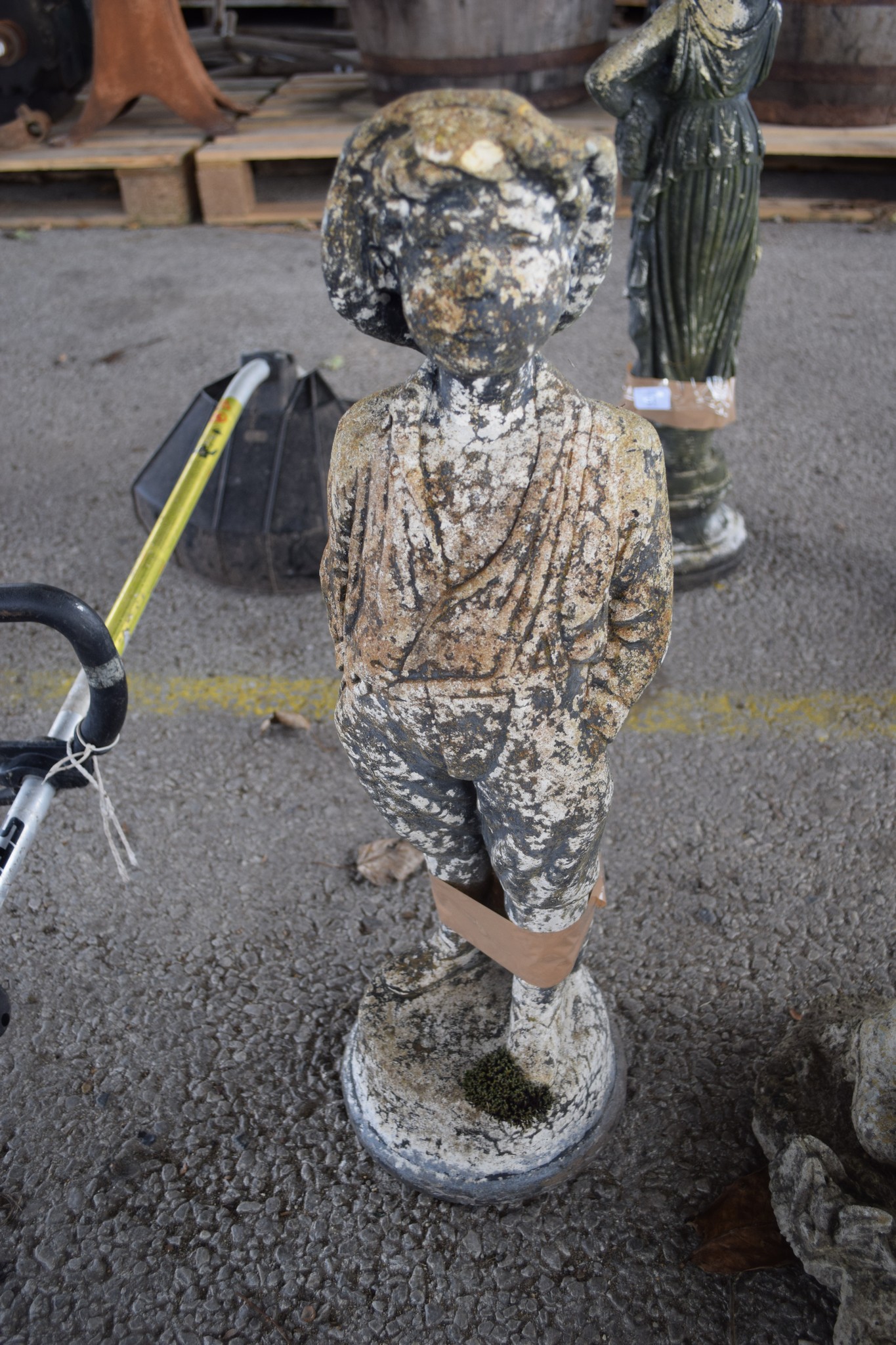 COMPOSITE GARDEN FIGURE OF A MAN WITH HIS HANDS IN HIS POCKETS, APPROX 62CM