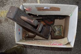 BOX CONTAINING VARIOUS CARPENTERS TOOLS INCLUDING BLOCK PLANES, BRACE ETC