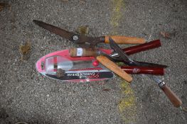 QUANTITY OF SHEARS