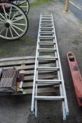 EXTENDING 26-RUNG ALUMINIUM LADDER