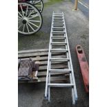 EXTENDING 26-RUNG ALUMINIUM LADDER