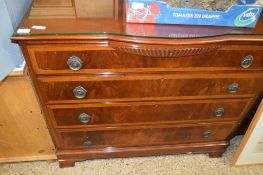 REPRODUCTION MAHOGANY FOUR DRAWER CHEST, 106CM WIDE