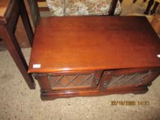 REPRODUCTION MAHOGANY TV STAND, 87CM WIDE