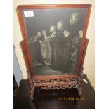 ORIENTAL TYPE TABLE SCREEN INSET WITH A PRINT DEPICTING RELIGIOUS SCENE, 35CM WIDE