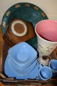 BOX CONTAINING CERAMIC ITEMS INCLUDING LARGE VASE WITH FLORAL DECORATION