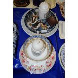CERAMIC ITEMS INCLUDING A BLUE AND WHITE BOWL AND “PONDS WHITE TOOTHPASTE” DISH