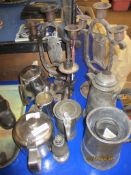 PLATED ITEMS AND PEWTER TANKARDS INCLUDING TWO METAL CANDLESTICKS WITH OWL DECORATION