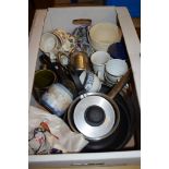BOX CONTAINING KITCHEN WARES AND CERAMIC CUPS AND SAUCERS ETC