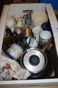 BOX CONTAINING KITCHEN WARES AND CERAMIC CUPS AND SAUCERS ETC