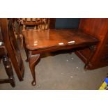 SMALL COFFEE TABLE ON CABRIOLE LEGS, WIDTH APPROX 74CM