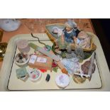 TRAY CONTAINING VARIOUS CERAMIC ITEMS INCLUDING A SMALL DOLL AND POTTERY MODEL OF A YOUNG GIRL