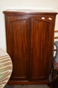 MAHOGANY EFFECT REPRODUCTION SIDE CABINET, WIDTH APPROX 78CM