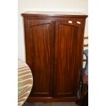 MAHOGANY EFFECT REPRODUCTION SIDE CABINET, WIDTH APPROX 78CM