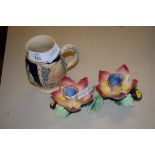 GROUP OF CERAMIC ITEMS INCLUDING SMALL WADE TRAYS, TWO CERAMIC FLOWERS