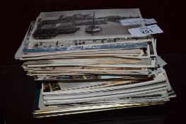 QUANTITY OF VARIOUS BLACK AND WHITE AND COLOURED TOPOGRAPHICAL POSTCARDS
