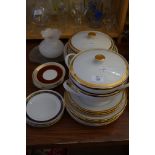 GROUP OF CERAMIC ITEMS INCLUDING SERVING DISHES AND PLATES