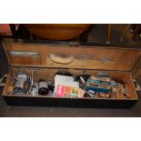 WOODEN TOOL BOX TOGETHER WITH CONTENTS, INCLUDING SANDING PLATES, DISCS ETC