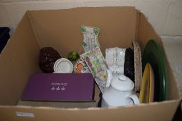 BOX CONTAINING VARIOUS CHINA AND FLATWARES WITH BONE HANDLES