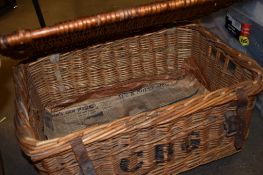 WICKER PICNIC BASKET