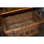 WICKER PICNIC BASKET