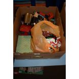 BOX CONTAINING VARIOUS TOYS INCLUDING CHRISTMAS DECORATIVE ITEMS