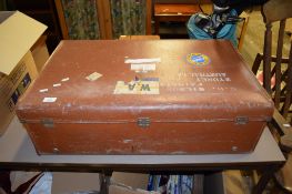 OLD TRAVELLING SUITCASE