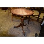 SMALL LEATHER TOPPED REPRODUCTION WINE TABLE, DIAM APPROX 48CM