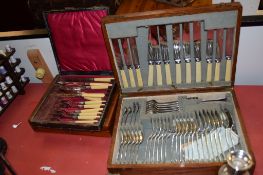 WOODEN BOX CONTAINING SILVER PLATED FLATWARES AND OTHER BOXES WITH FLATWARE ITEMS INCLUDING SET OF