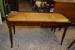 MAHOGANY EFFECT REPRODUCTION COFFEE TABLE, LENGTH APPROX 107CM