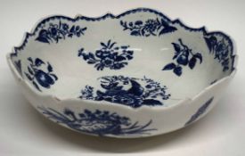 18th century Lowestoft porcelain salad bowl with scalloped rim decorated with a three-flowers type