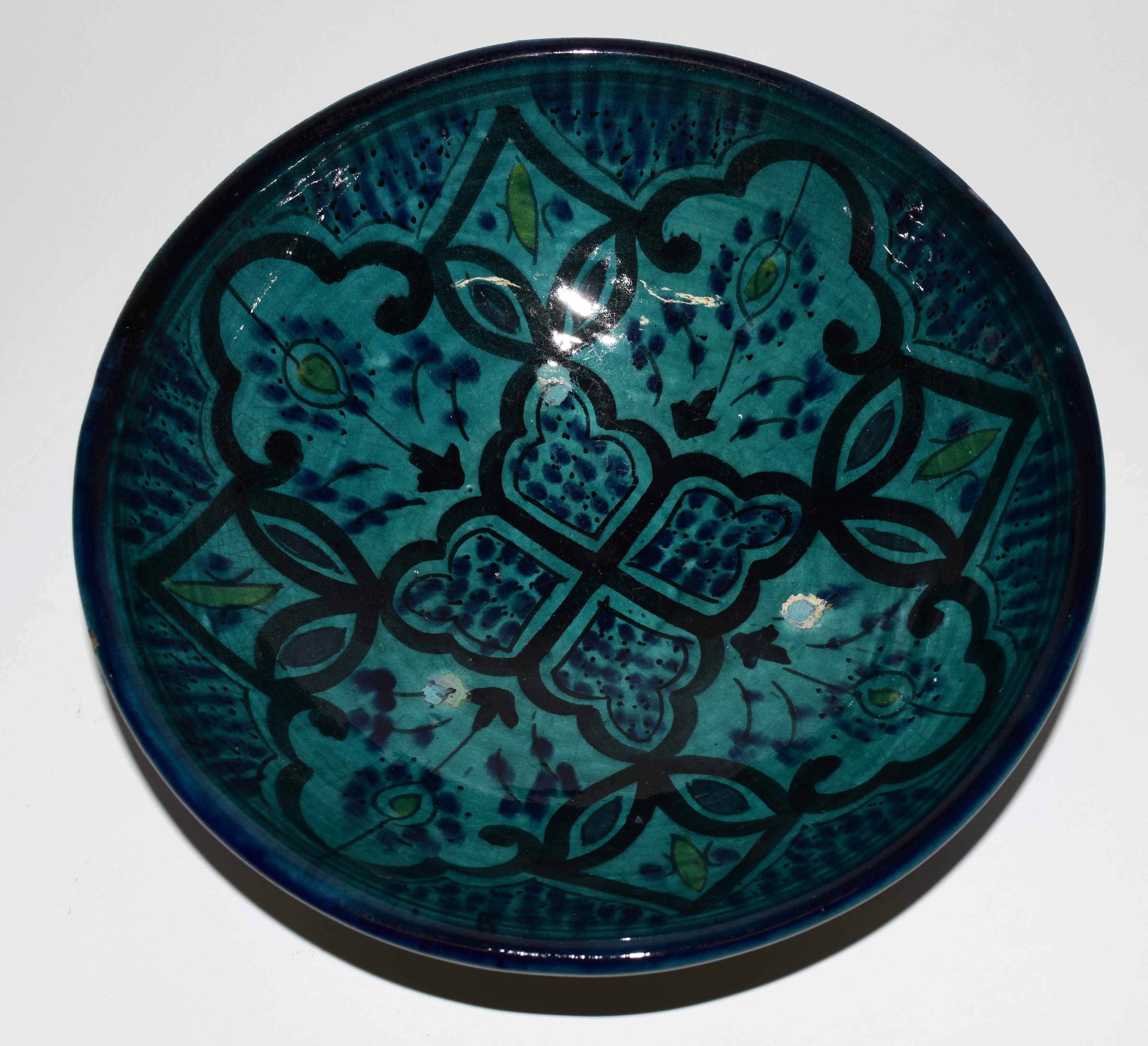 Persian style pottery bowl with geometric design on green ground - Image 2 of 2