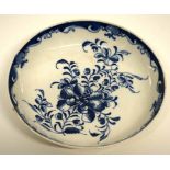 Large Lowestoft porcelain saucer with Mansfield type pattern, 13cm diam