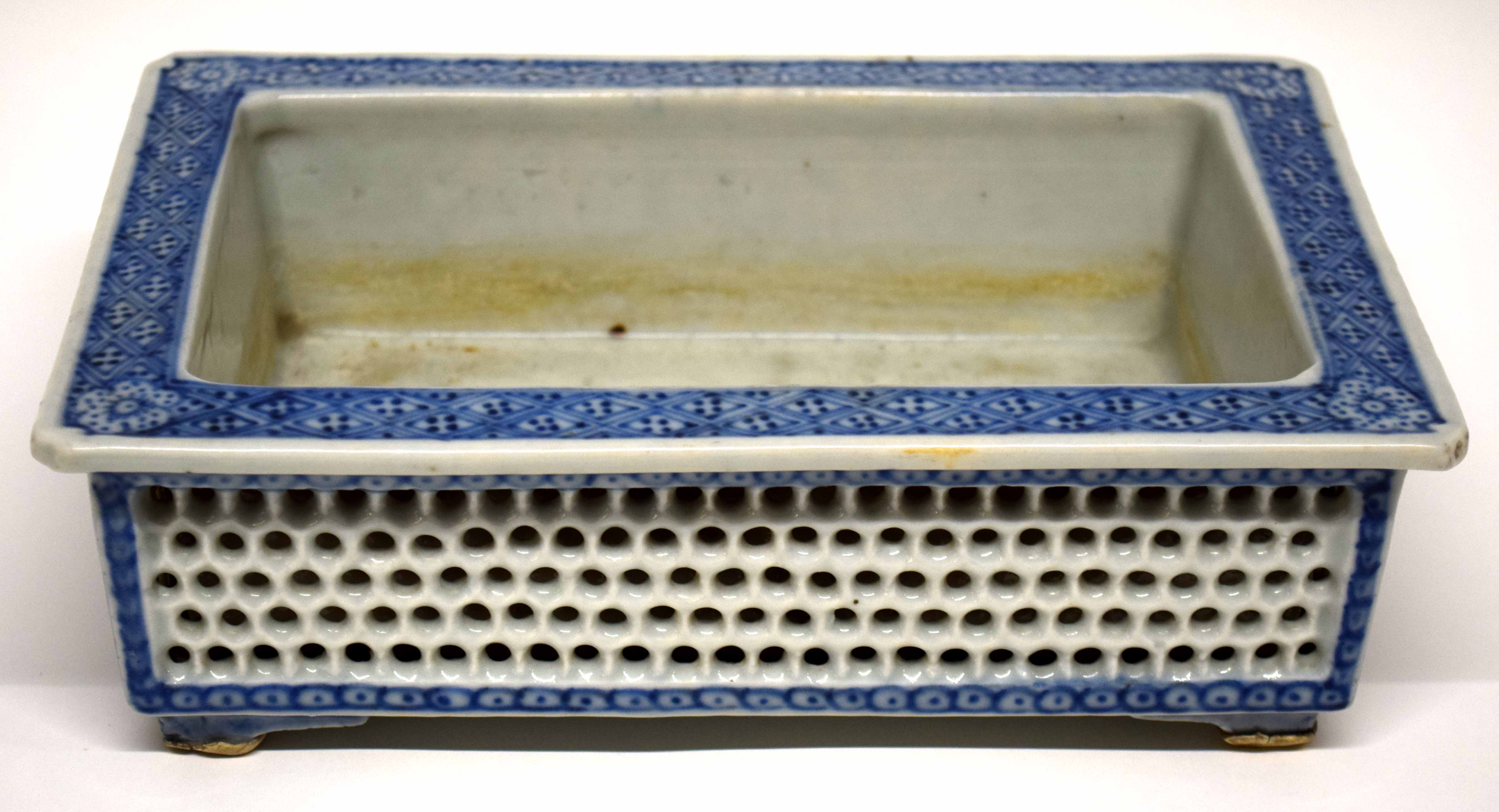 Late 18th/early 19th Century Chinese porcelain planter with pierced sides and blue and white design