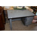 CIRCA 1950S METAL SINGLE PEDESTAL OFFICE DESK, LENGTH APPROX 122CM