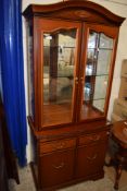 MODERN REPRODUCTION MAHOGANY EFFECT DISPLAY CABINET OVER DOUBLE CUPBOARD, WIDTH APPROX 87CM